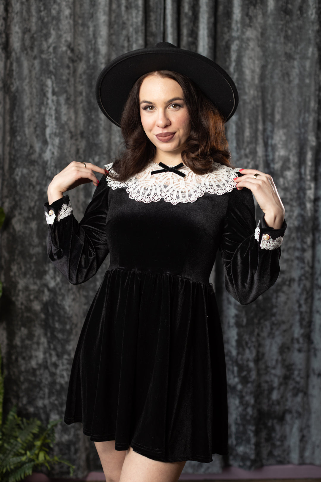 ELORA - Velvet mini dress with collar